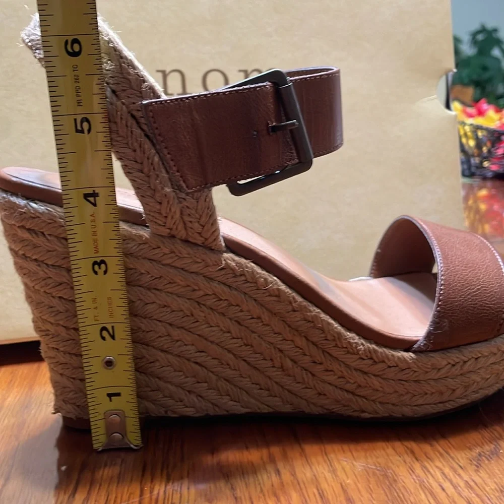Sonoma Life+Style Sandals Size 9.5 Color&style: Snulitan